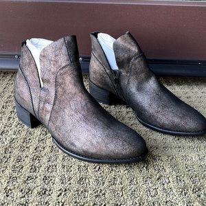 Seychelles Dwelling Metallic Bronze booties - Sz 9